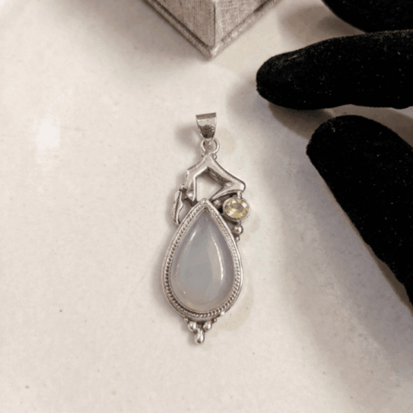 CHALCEDONY SILVER PENDANT